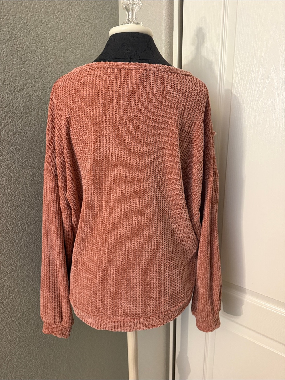 BiBi Waffle-Knit Crew Pullover in Dusty Rose with Kangaroo Pocket Size Medium - Picture 4 of 6